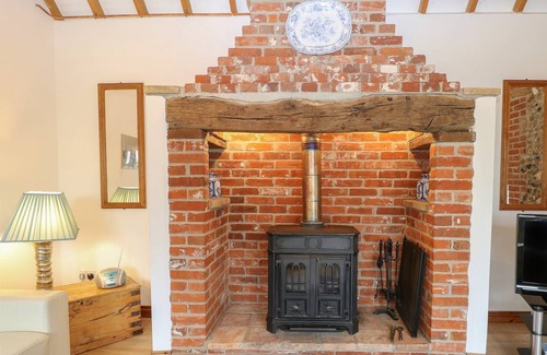 West End Cottage | Spacious 3-Bedroom Cottage for Families and Pets