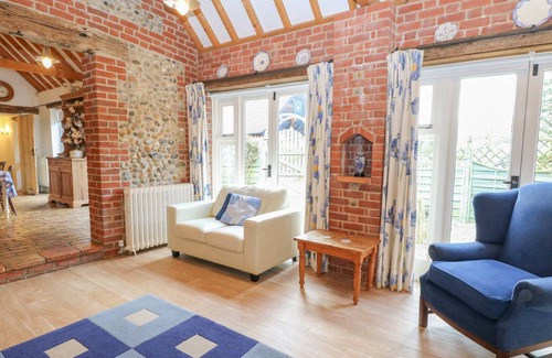 West End Cottage | Spacious 3-Bedroom Cottage for Families and Pets