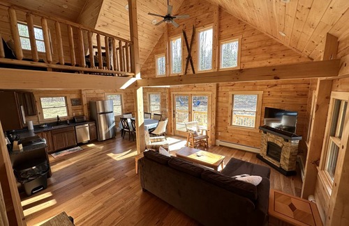 Sugar Hill Cabin | Mountain View Cabin for 10 Guests - Perfect Family Retreat