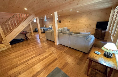 Sugar Hill Cabin | Mountain View Cabin for 10 Guests - Perfect Family Retreat