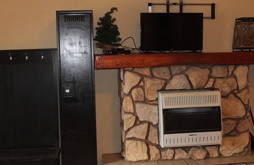 Sacramento Cabin | Cabin #3 Clean Cozy Cabin next to Lincoln National Forest