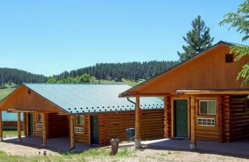 Aladdin Cottage | Cabin # 3 Cozy log Cabin in a Country Setting. 2 Queens