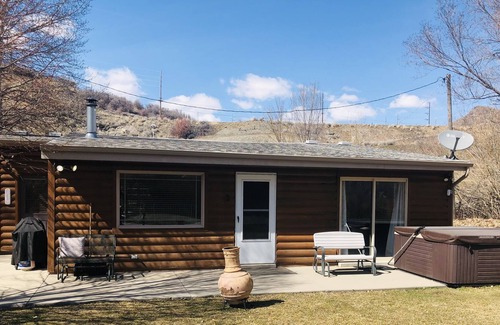 Carterville Cabin | Cabin 3: Cozy Mountain Cabin by the Provo River