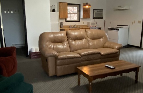 Fries Cabin | Relax in Cabin 3 by the New River - Pet and Child Friendly