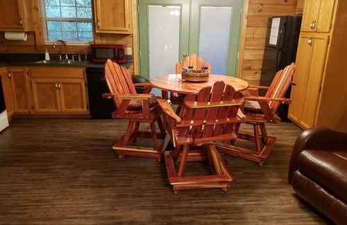 Lookout Mountain House | Relaxing Cabin 3: Quiet Log Retreat on Lookout Mountain
