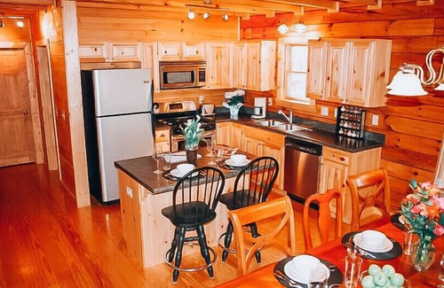 Lake Lure Cabin | Cozy Cabin with 3 Bedrooms, Hot Tub & Game Room Awaits