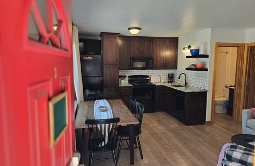 Lake Ann Cabin | Relax in Cabin #3 at Sleeping Bear Resort with Ocean View