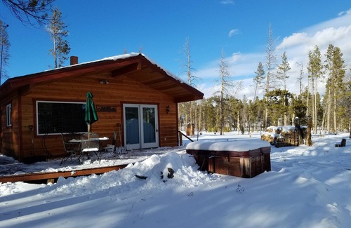Tabernash Cabin | Relaxing Cabin Near Fraser with Hot Tub & Top Reviews