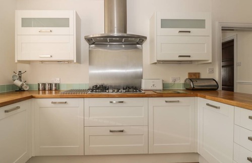 Robin Hood's Bay Cottage | Spacious 4-Bedroom Cottage for Family Getaways
