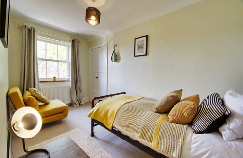 Winkleigh Cottage | Spacious 4-Bedroom Cottage for Family Getaways
