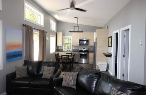Blind Bay Cabin | Getaway Cabin at Blind Bay Hideaway with Lake Views & Spa