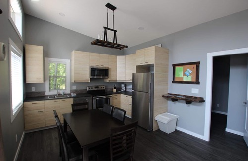 Blind Bay Cabin | Getaway Cabin at Blind Bay Hideaway with Lake Views & Spa