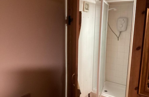 Fairseat Bed & Breakfast | Eco-Friendly Cabin 4: Breakfast and Hot Tub Awaits You