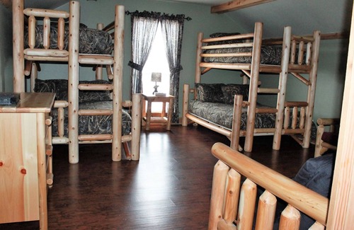 Lafitte Cabin | Welcoming Cabin 4 at Jean Lafitte Harbor with Kitchen Access