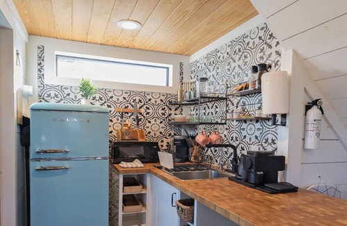 Dripping Springs House | Cozy Cabin 4: Pet-Friendly Getaway with Pro Coffee Setup