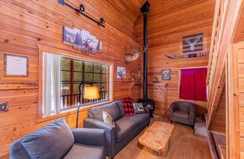 Christopher Creek Resort | Pet-Friendly Cabin #4: Game Room & Playground for Families