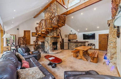 Idyllwild Cabin | Cozy Root-Stone Lodge: Pet-Friendly Retreat with Kitchen