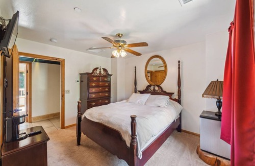 Idyllwild Cabin | Cozy Root-Stone Lodge: Pet-Friendly Retreat with Kitchen