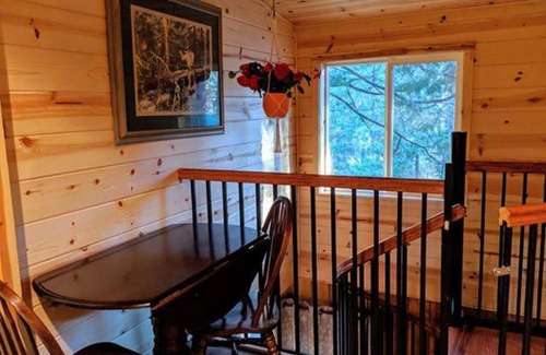 Strawberry House | Cozy Cabin #4: Pet-Friendly Retreat with Pool Access