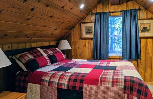 Strawberry House | Cozy Cabin #4: Pet-Friendly Retreat with Pool Access