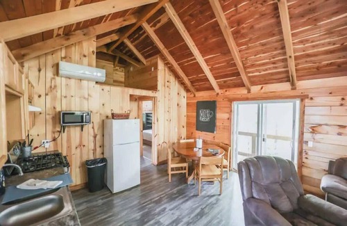 Columbia Cabin | Family-Friendly Log Cabin for Gatherings in Columbia, KY