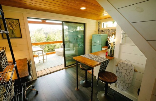 Dripping Springs House | Cozy Tiny Cabin 5: Perfect for Families & Pet Lovers
