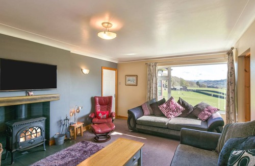 Coniston Cottage | Spacious 6-Bedroom Cottage for Families & Pet Lovers