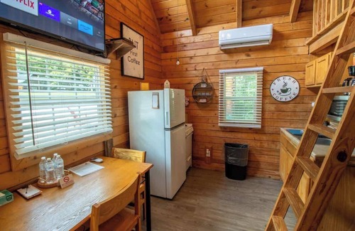 Columbia Cabin | Cozy Log Cabin Escape Near Green River Lake Park
