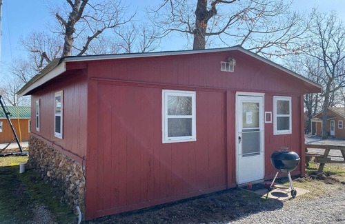 Warsaw Cabin | Pet-Friendly Cabin 6 - Reel and Trigger Awaits You