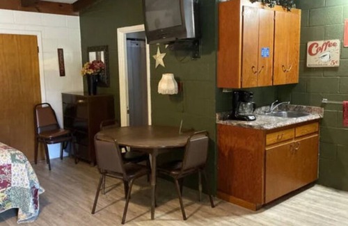 Burnet Cabin | Cozy Cabin 7 - Pet-Friendly Retreat by the Lodge