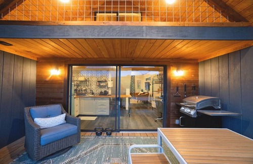 Dripping Springs House | Cozy Cabin 7: Tiny Retreat with EV Charger & Family Amenities