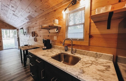 Hartwell RV Rental | Experience Tranquility at Hartwell Cabins and RVs