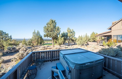 Powell Butte Cabin | Experience Sage Canyon: Mountain Views & Hot Tub Bliss