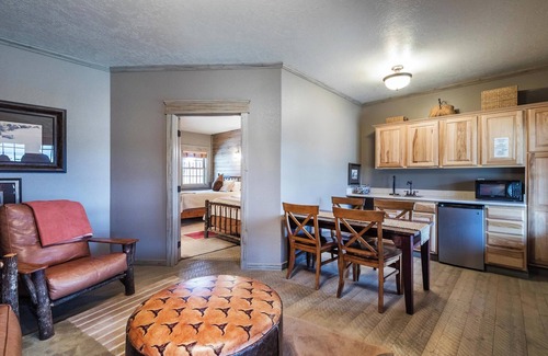 Almo Cabin | Cabin 9 at the Almo Inn near City of Rocks and Castle Rocks Parks, Almo Idaho