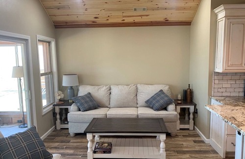 Oakland Cabin | Scenic Cabin 9: Three Bedrooms with Pool and Pet Friendly