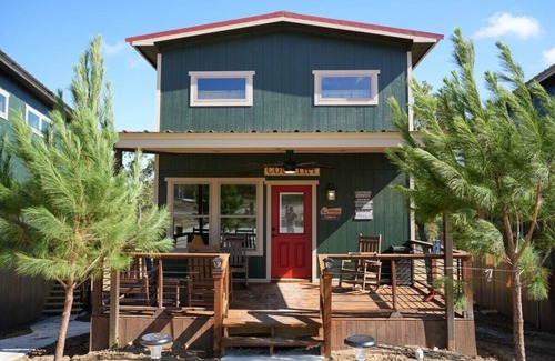 Bridgeport Cabin | Lake Bridgeport Cabin with Hot Tub and Lake Views