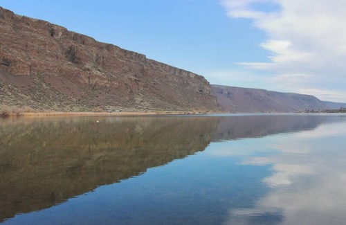 Coulee City House | Cozy Cabin at Blue Lake: Pet Friendly & Fully Equipped