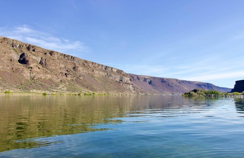 Coulee City House | Discover Cabin at Blue Lake: Pet-Friendly Retreat Awaits