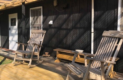 Mesena Cabin | Scenic Cabin with Lake Views and Spa Amenities