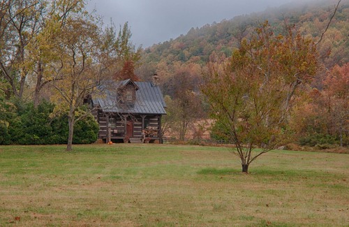 Stanardsville Cabin | Exceptional Cabin at Rabbit Hollow: 10/10 Guest Rated