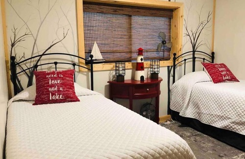 Butler House | Scenic Cabin at Watauga Lake - Pet and Child Friendly