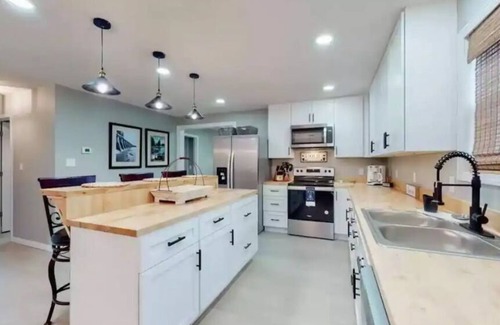 Hardin House | Lakefront Cabin Retreat with Pool and Family-Friendly Amenities