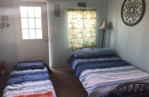 Sutherland Springs Cabin | Idyllic Cabin by the Lake with Family-Friendly Amenities