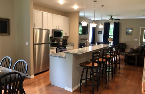 Libby House | Idyllic Cabin by the River with Ocean View & Family Amenities
