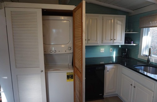 Bonnet Shores House | Oceanfront Cabin by the Sea - Newly Renovated Retreat