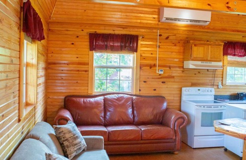 Lebanon House | Secluded Cabin Retreat: Explore the Niangua River