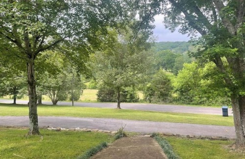 Woodville Cabin | Guest Rated 10/10 at Cabin Creek: Family-Friendly Retreat