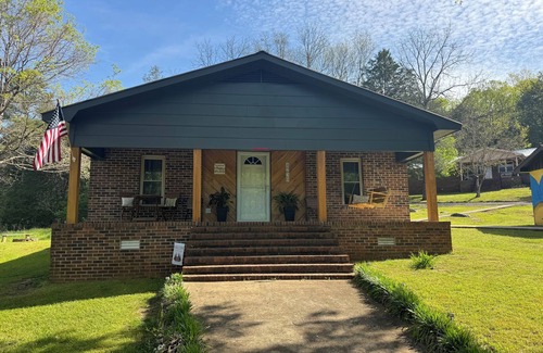 Woodville Cabin | Guest Rated 10/10 at Cabin Creek: Family-Friendly Retreat