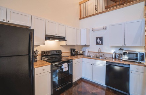 Royal Cabin | Experience Cabin D at Safe Harbor Brady Mountain, Lake View