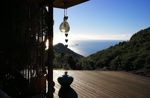 San-Martino-di-Lota Cabin | Romantic Treehouse Retreat with Breathtaking Sea Views